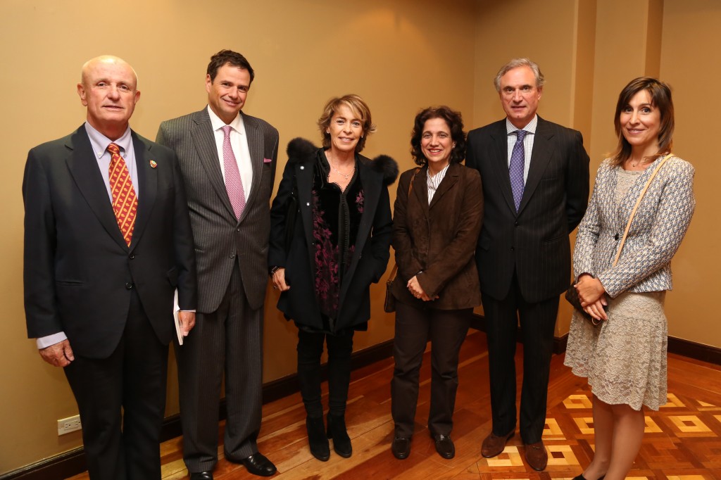 Presentación de Micropoderes en Colombia: tan lejos, tan cerca y con tanto en común… Presentación de Micropoderes en Colombia: tan lejos, tan cerca y con tanto en común…