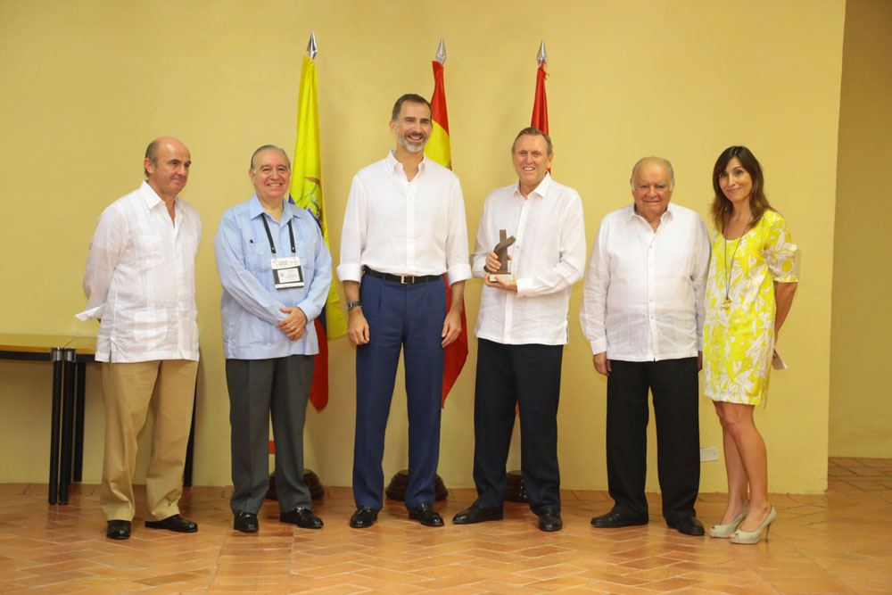 Encuentro con S.M. el Rey Felipe VI con motivo del Premio Enrique V. Iglesias