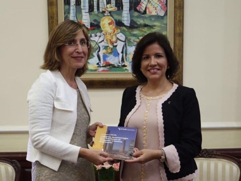 Un honor presentar el próximo Congreso CEAPI a la vicepresidenta de República Dominicana Un honor presentar el próximo Congreso CEAPI a la vicepresidenta de República Dominicana