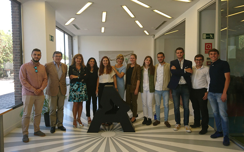 Recibimos a los jóvenes del ‘Programa Líder 10’ de ADEFAM y EFCL Recibimos a los jóvenes del ‘Programa Líder 10’ de ADEFAM y EFCL